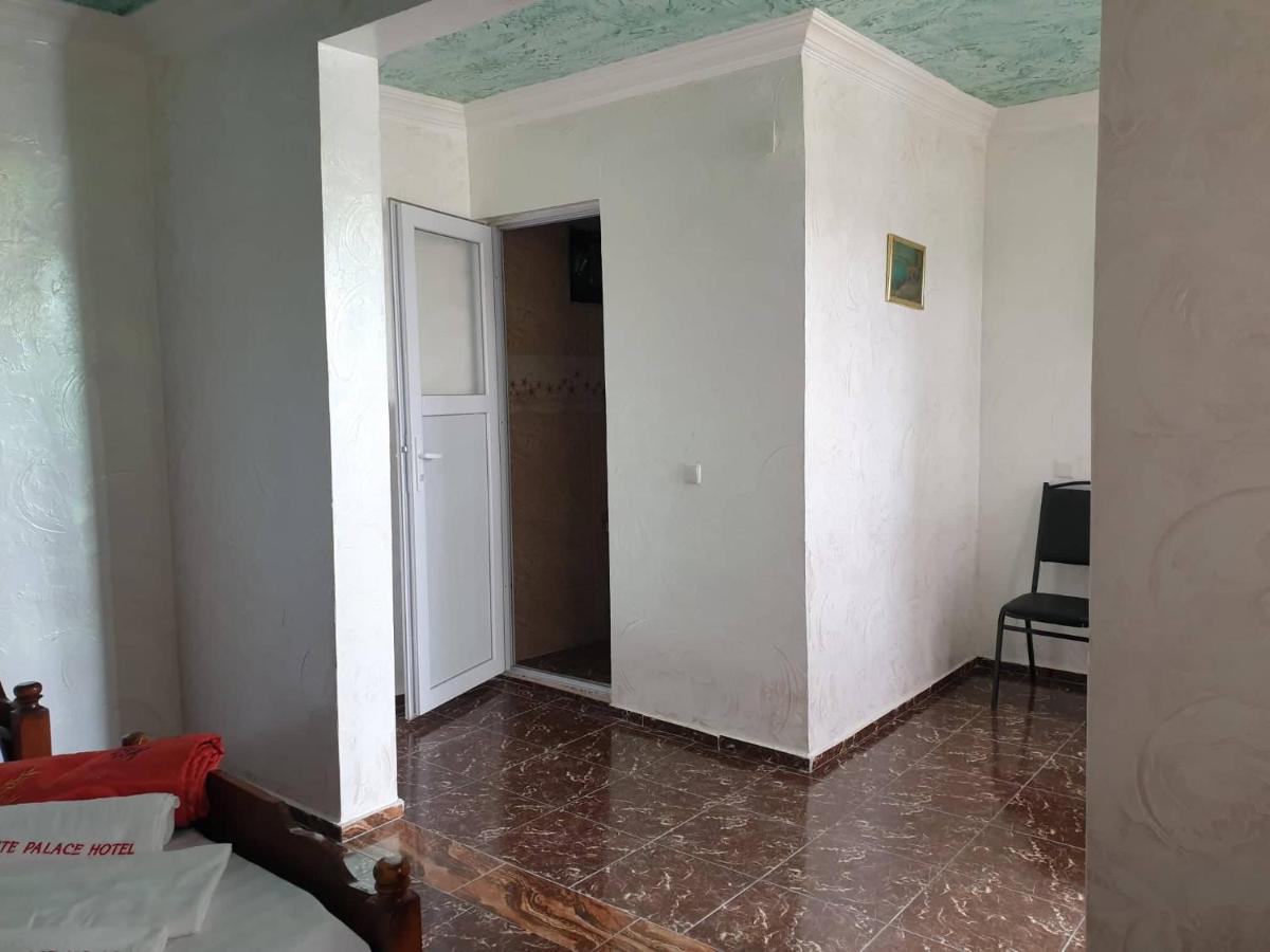 Elite Palace Plus Hotel Батуми Екстериор снимка