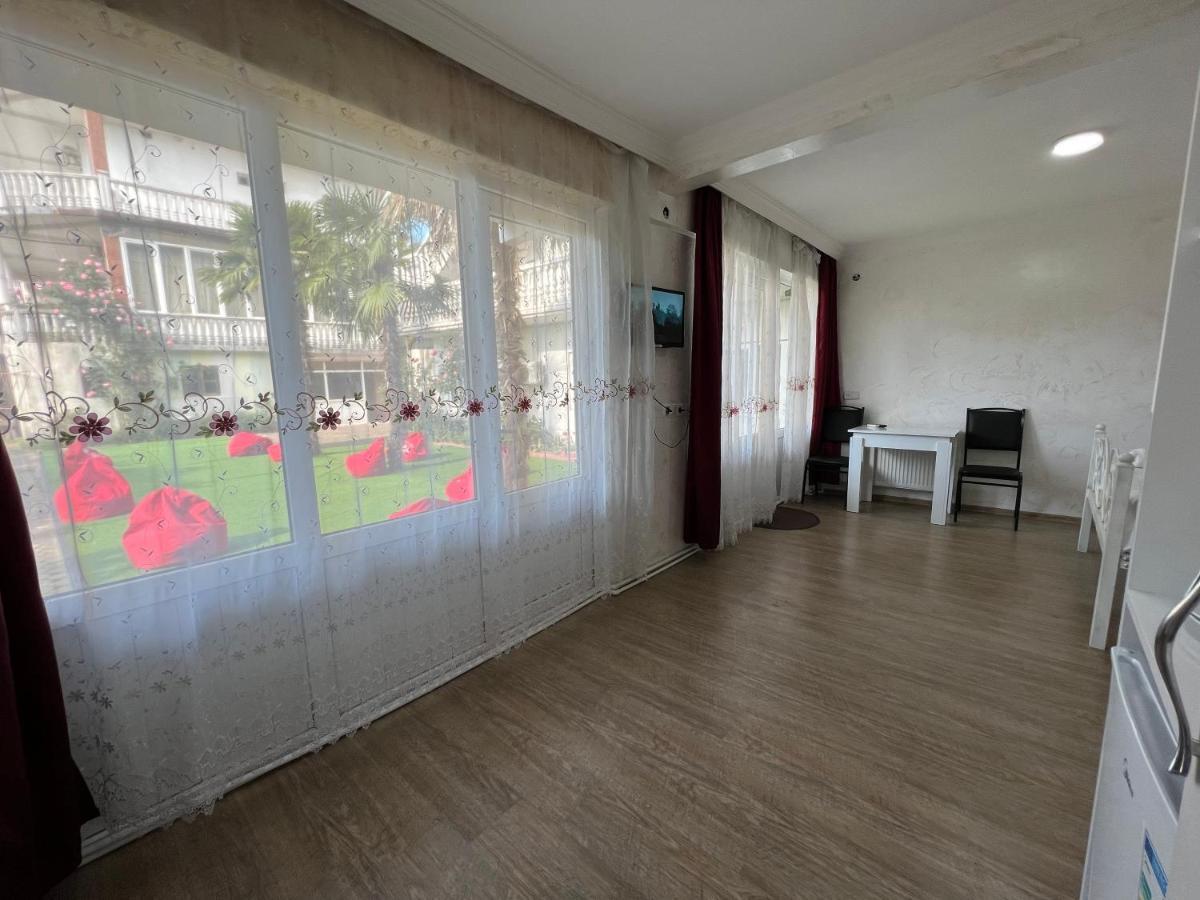 Elite Palace Plus Hotel Батуми Екстериор снимка